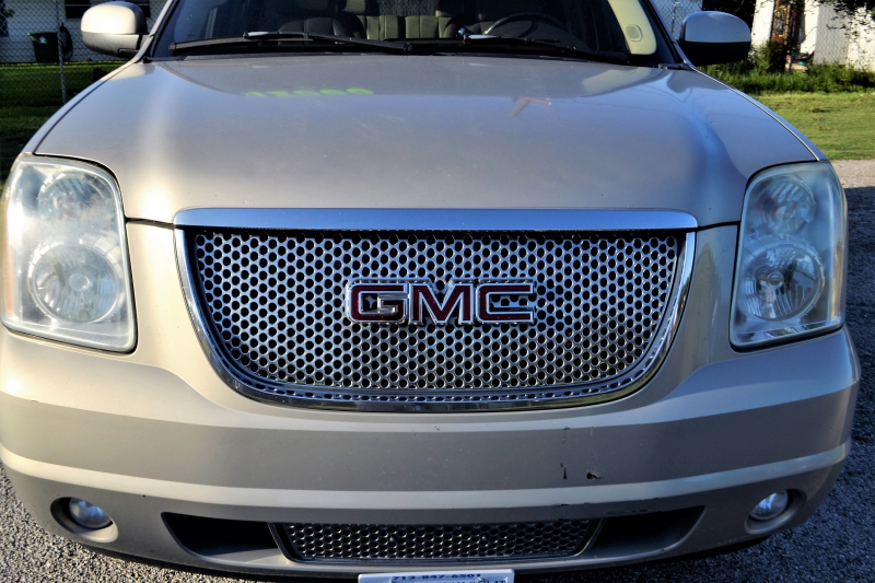 moto-ROUBION-min_gmc-yukon-truck-grill-2828425